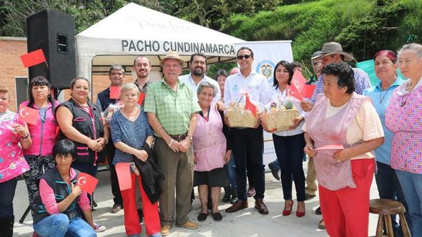 TIKA entrega equipamiento a los comerciantes de Pacho en Colombia