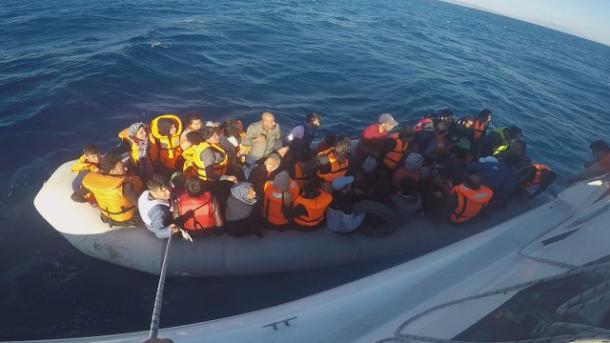 160 παράτυποι μετανάστες στην Ιζμηρ