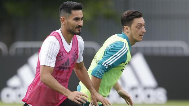 Foot/Allemagne: Mesut Özil et Gündoğan, portés responsables de l’élimination