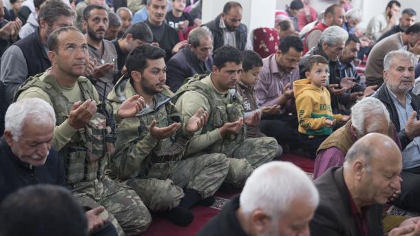 afrin cuma namazi.jpg