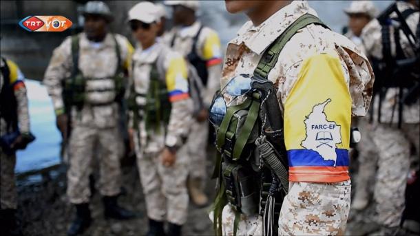Forcat e Armatosura Revolucionare të Kolumbisë (FARC) lënë armët (me video)