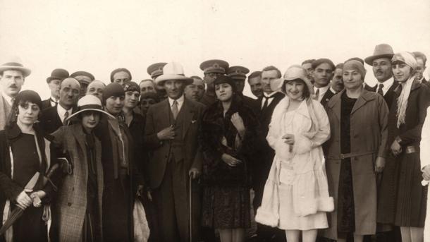 La concesión a la mujer turca el derecho a elegir y ser elegida
