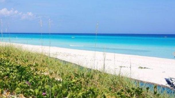 Francuskom paru prijeti zatvor zbog uzimanja pijeska sa italijanske plaže
