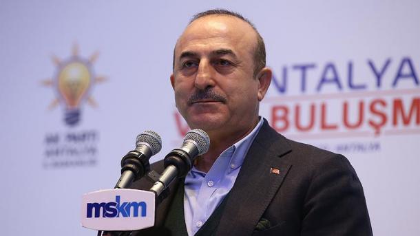 Mövlud Çavuşoğlu Әdalәt vә İnkişaf Partiyasının Antaliyada keçirilәn toplantısında çıxış edib