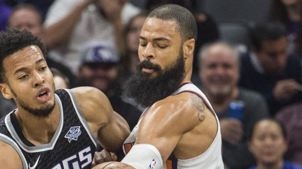 Tyson Chandler Menandatangani Kontrak dengan Lakers