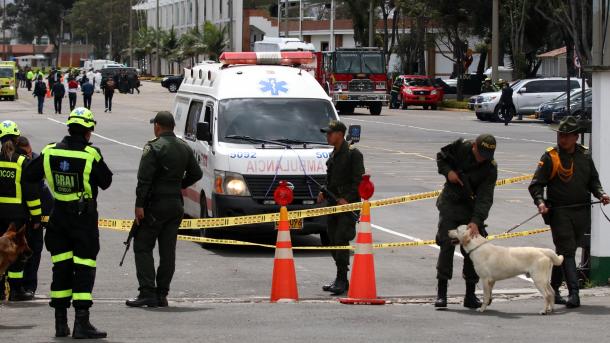 Esplode un'autobomba all'Accademia di polizia di Bogotà