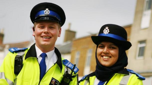 U Škotskoj marama prihvaćena kao sastavni dio policijske službene uniforme