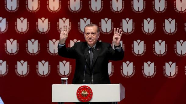 Erdoan: Lëvdatat ndaj terrorit nuk janë liri e fjalës