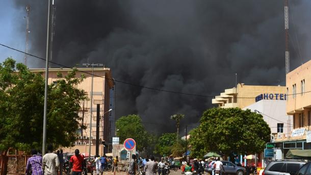 Ataque armado em vários locais da capital da Burkina Faso