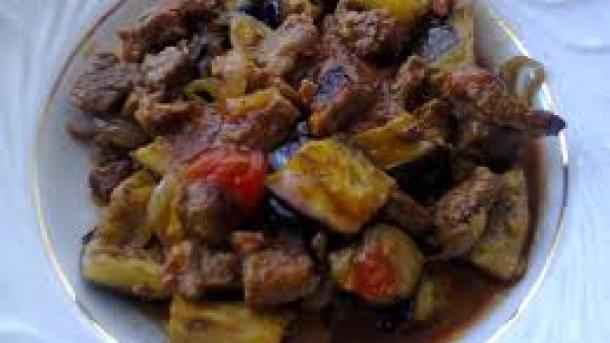 Мясо с баклажанами