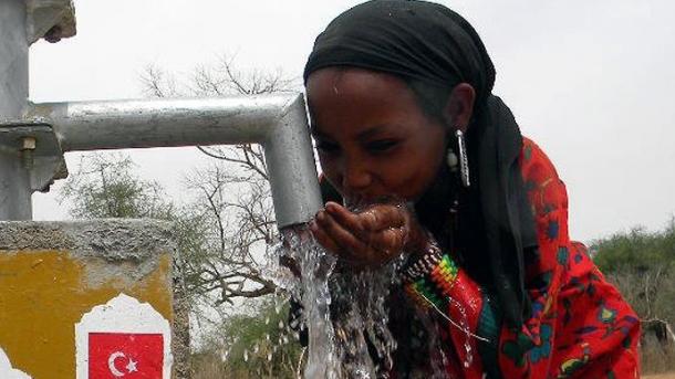 Doğu Afrika'ya su kuyusu seferberliği.jpg