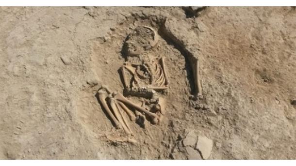 Desenterram na Turquia esqueleto de criança de 5.700 anos
