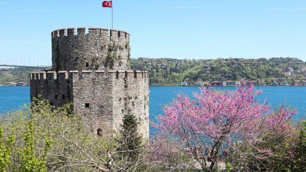 bügün istanbul pethi qilinghan qutluq bir kün