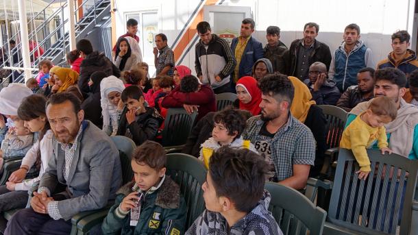 القاء القبض على 121 مهاجرا غير شرعيا في جناق قلعة
