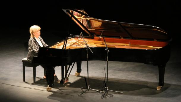 idil biret-den arnavutluk-ta piyano resitali_02.jpg