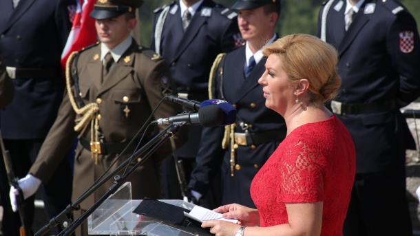 Kolinda Grabar Kitarović u Kninu: Izražavam žaljenje zbog svih stradalih Srba