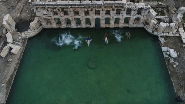 Turquie : A Yozgat, il est possible de nager sous la neige dans les thermes antiques