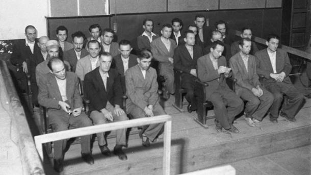 Arnavutluk_totaliter rejimin şehitlerini anıyor_01.jpg