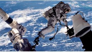 La NASA retransmite la caminata espacial de dos astronautas rusos