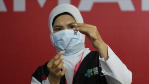 Dos Kedua Vaksin Covid-19 Mula Diberikan di Indonesia