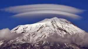 【トルコ風物詩】 トルコ最高峰アール山に「霧の帽子」