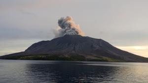 فرودگاه بین‌المللی اندونزی به علت فوران آتشفشان بسته شد