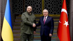 Яшар Гюлер посрещна в Анкара украинския си колега Рустем Умеров