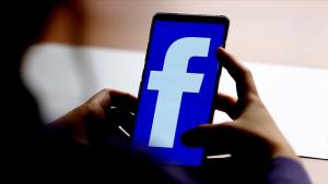 "Facebook" 10 min nəfəri işə götürəcək