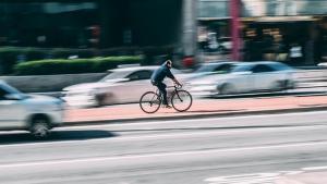 Жумушка велосипед менен баруу өмүрдү узартканы белгиленди