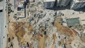 Ο σεισμός και η εξωτερική πολιτική
