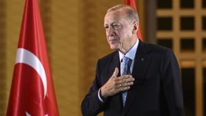 اردوغان، وظیفهسینه رسمی اولاراق باشلاییر