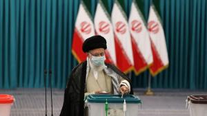 په ایران کې د ولسمشرۍ ټاکنو په خاطر د رای اچونې بهیر پيل شو