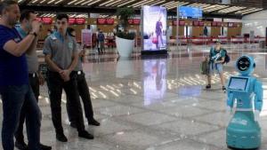 A Washington Post bemutatta az isztambuli repülőtér információs robotjait