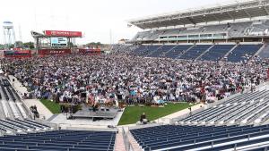 Na stadionu "Toyota Park" u Chicagu jučer je 25 hiljada vjernika klanjalo bajram-namaz