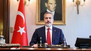 Fidan aborda la migración irregular con su homólogo griego