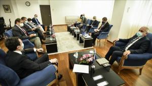 Kosovo: Srbi i dalje blokiraju puteve ka prelazima na severu, Kurti razgovarao sa ambasadorima Kvint