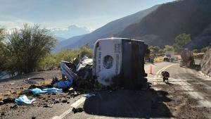 墨西哥南部一辆巴士翻车 18死32伤
