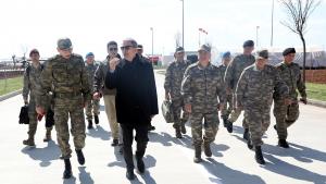 アカル国防相と諸司令官がシリア国境のゼロ地点に