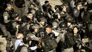 Jérusalem-est occupé: la police israélienne fait usage de grenades assourdissantes et des canons à eau contre les jeunes