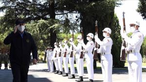 Ministro da Defesa Nacional visita centro de comando da marinha do navio sísmico Oruç Reis