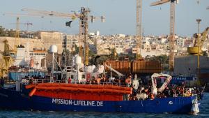 “Lifeline” con 234 inmigrantes a bordo desembarca en Malta
