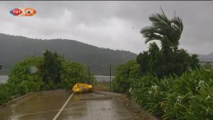 澳大利亚遭黛比飓风侵袭
