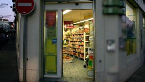 اٹلی: رات گئے، شیشے اور ٹن پیک مشروبات کی فروخت نہیں کی جائے گی