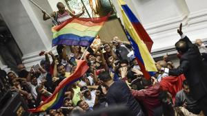 Los chavistas asaltan la Asamblea Nacional