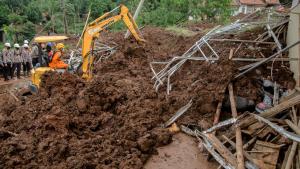 Frana in Cina, almeno 19 morti