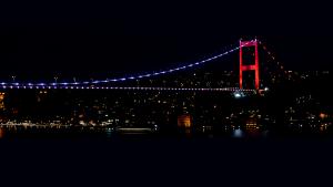 نمادهای استانبول برای "تی‌آرتی" نورپردازی شدند