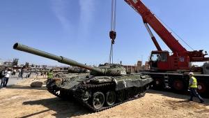 Карабахтын оккупацияланышынын символу болгон танк Бакуга алып келинди