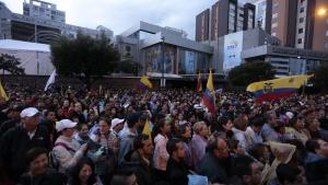 Los ecuatorianos protestan por el retraso de los resultados definitivos de las elecciones