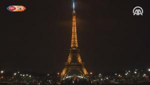 Torre Eiffel de París apaga sus luces