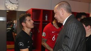 صعود تیم ملی ترکیه به یورو 2020 و حضور اردوغان در رختکن بازیکنان